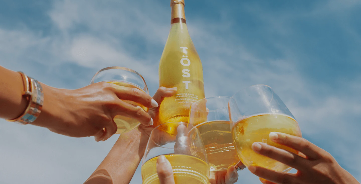 TÖST Beverages logo